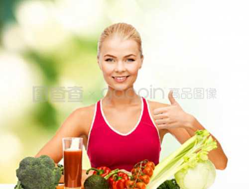 哑铃结合普拉提的腹肌锻炼计划